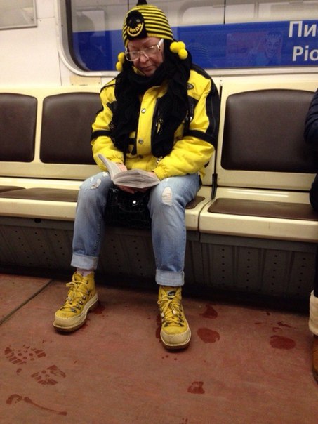 мода петербургского метро, мода метро, модники в транспорте, странные пассажиры метро 