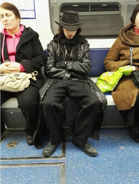 мода петербургского метро, мода метро, модники в транспорте, странные пассажиры метро 