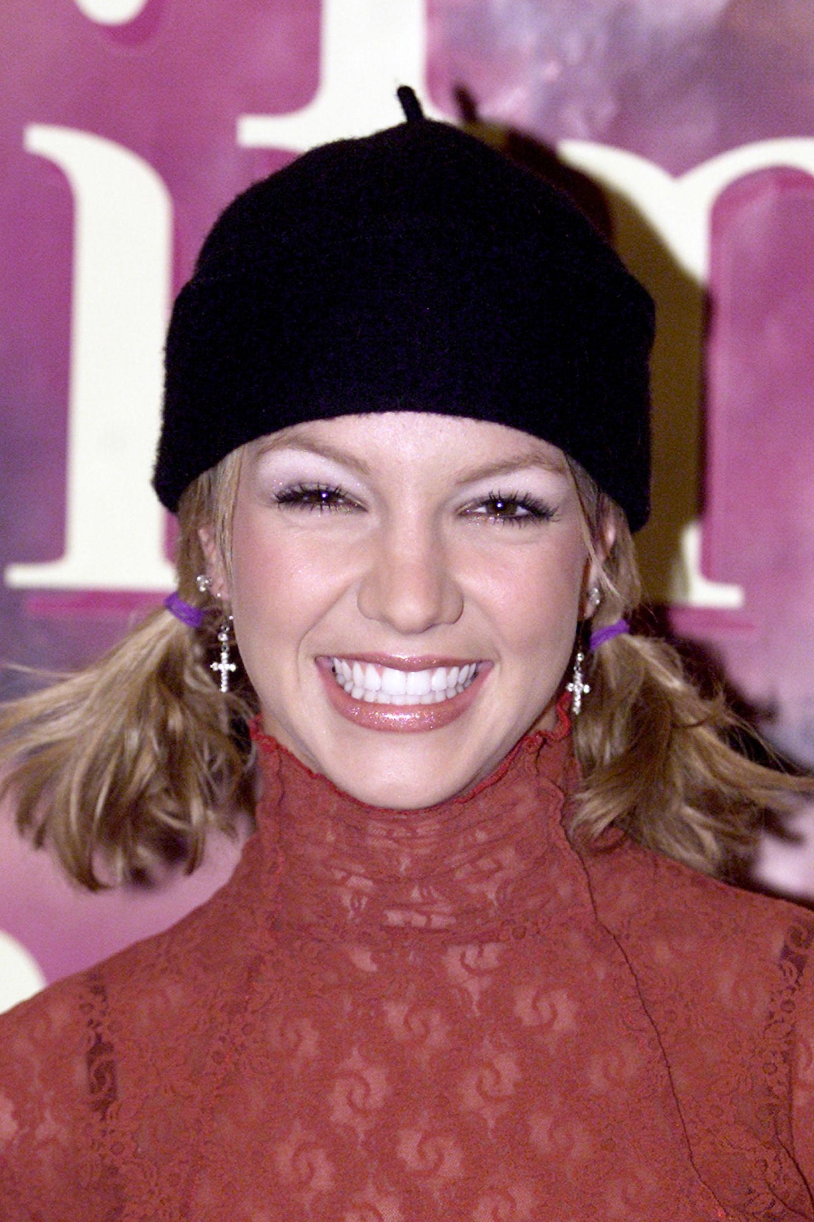 Модные тенденции в макияже начала 2000-ых, о которых мы давно забыли Модные тенденции в макияже начала 2000-ых, знаменитости в 2000 году