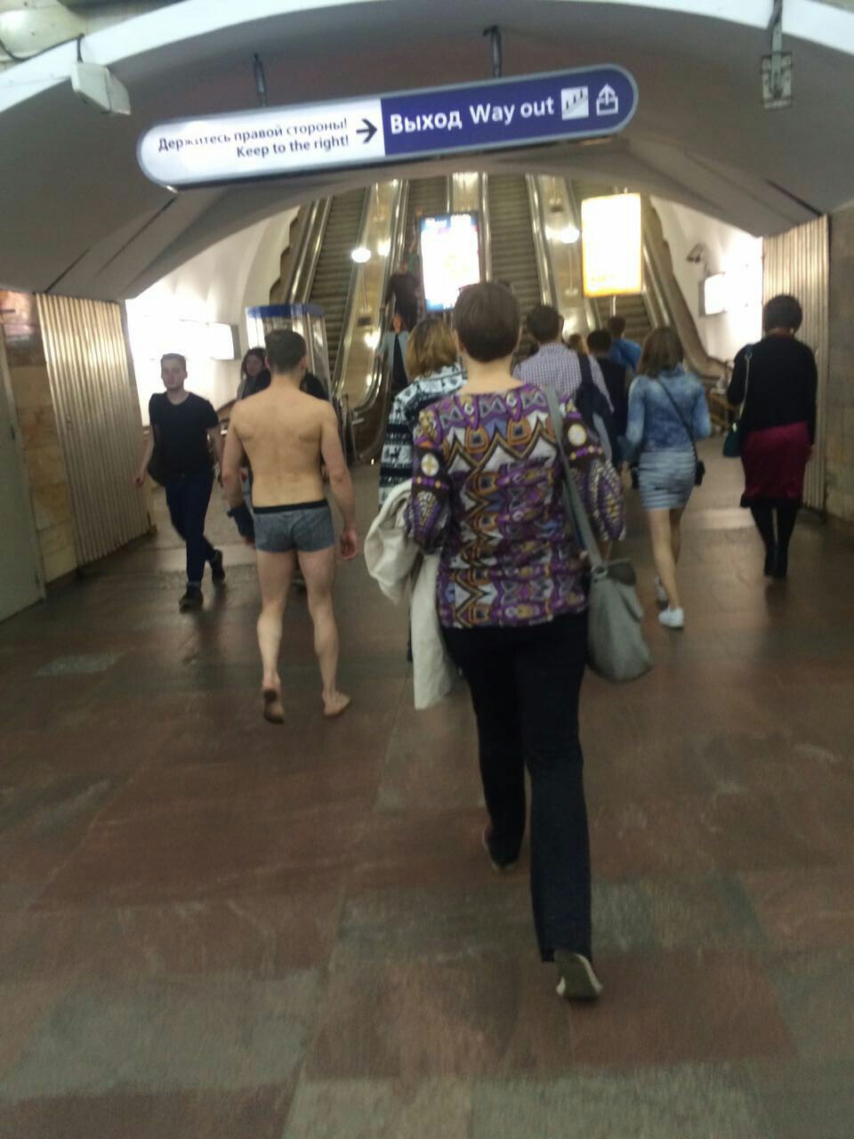 мода петербургского метро, мода метро, модники в транспорте, странные пассажиры метро 