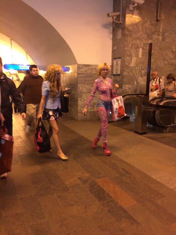 мода петербургского метро, мода метро, модники в транспорте, странные пассажиры метро 