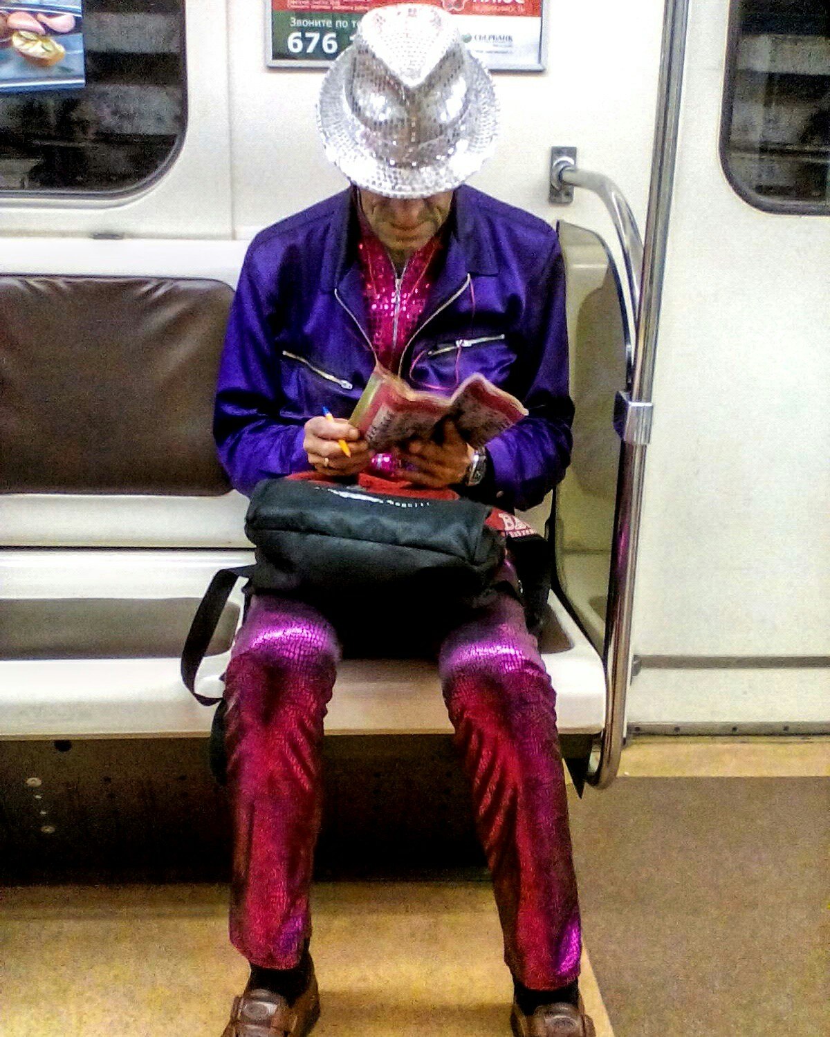 мода петербургского метро, мода метро, модники в транспорте, странные пассажиры метро 