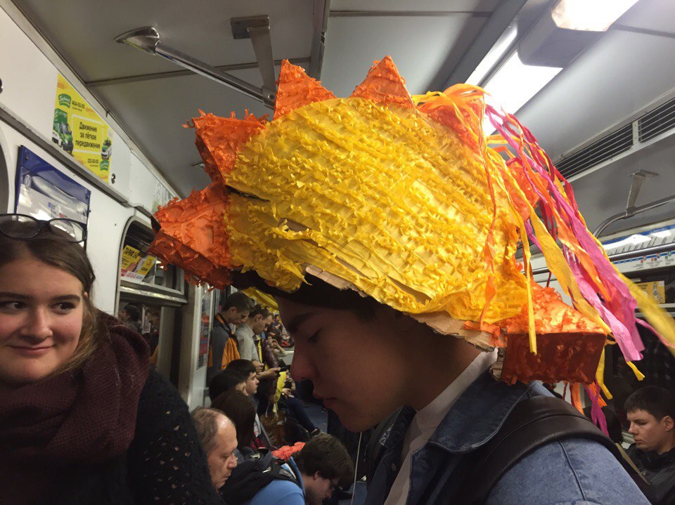 мода петербургского метро, мода метро, модники в транспорте, странные пассажиры метро 