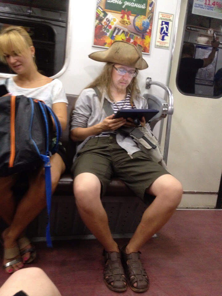 мода петербургского метро, мода метро, модники в транспорте, странные пассажиры метро 