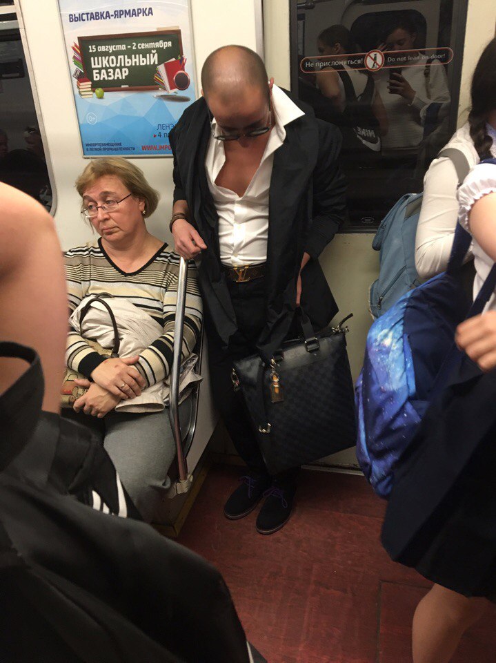 мода петербургского метро, мода метро, модники в транспорте, странные пассажиры метро 