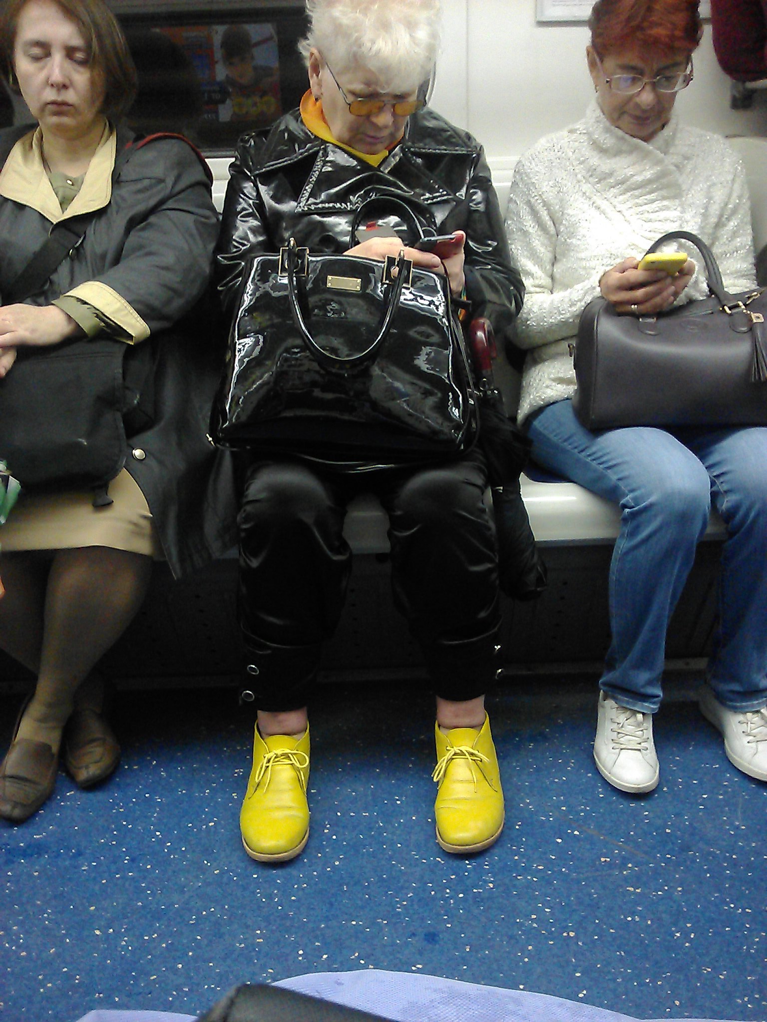 мода петербургского метро, мода метро, модники в транспорте, странные пассажиры метро 