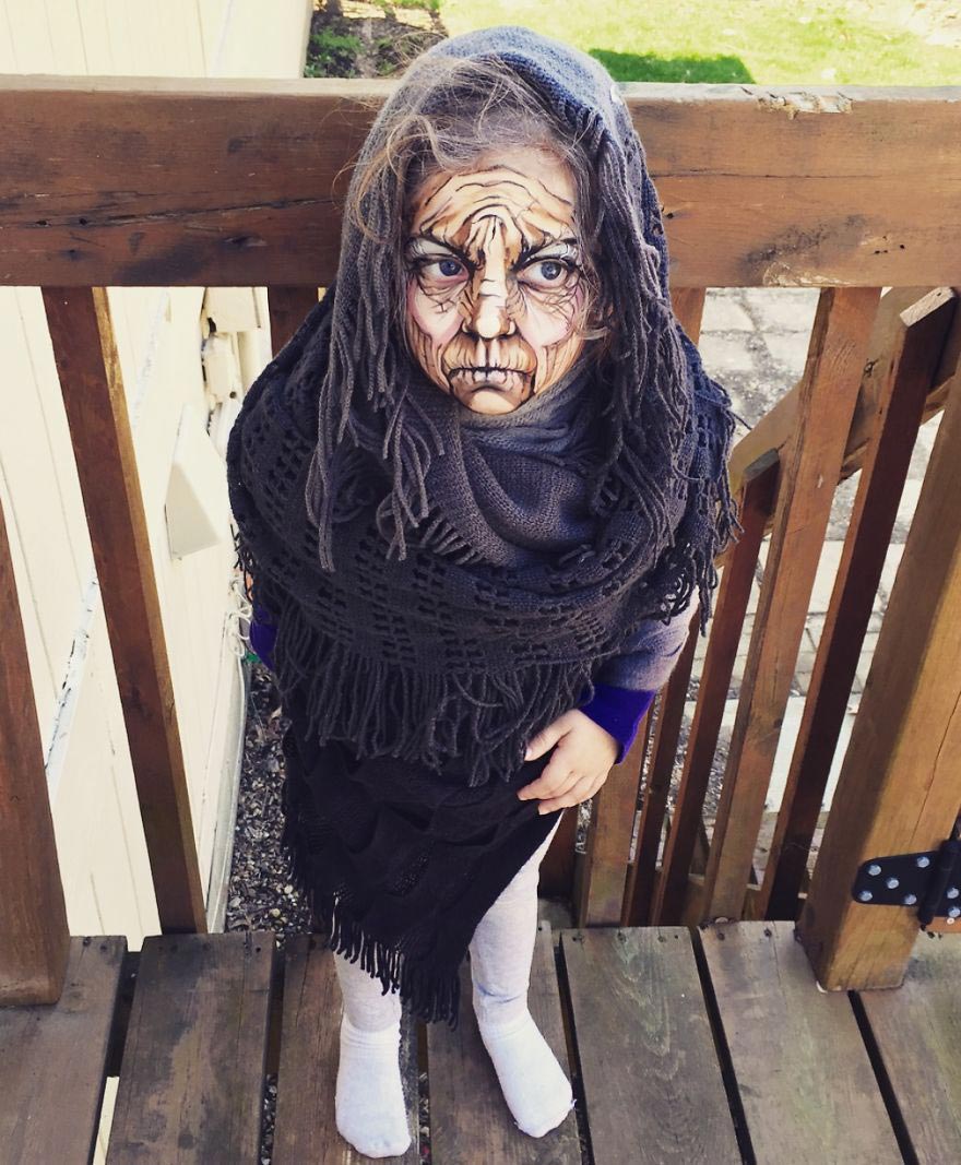 Превращение 3-летней девочки в старую ведьму при помощи макияжа Превращение 3-летней девочки в старую ведьму, макияж ведьма