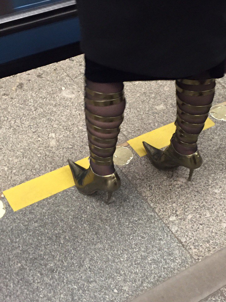 мода петербургского метро, мода метро, модники в транспорте, странные пассажиры метро 