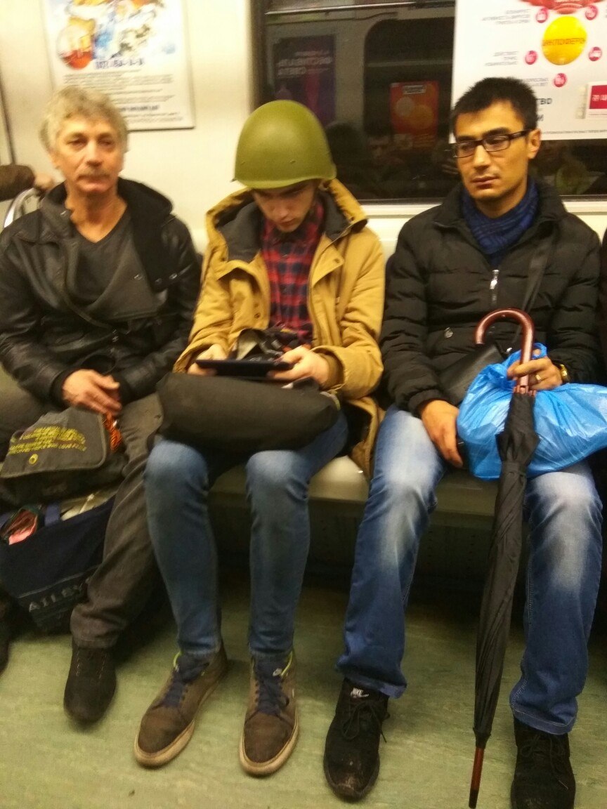 мода петербургского метро, мода метро, модники в транспорте, странные пассажиры метро 