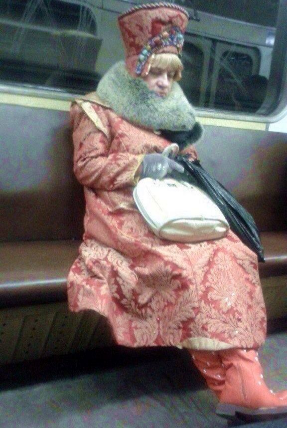 мода петербургского метро, мода метро, модники в транспорте, странные пассажиры метро 