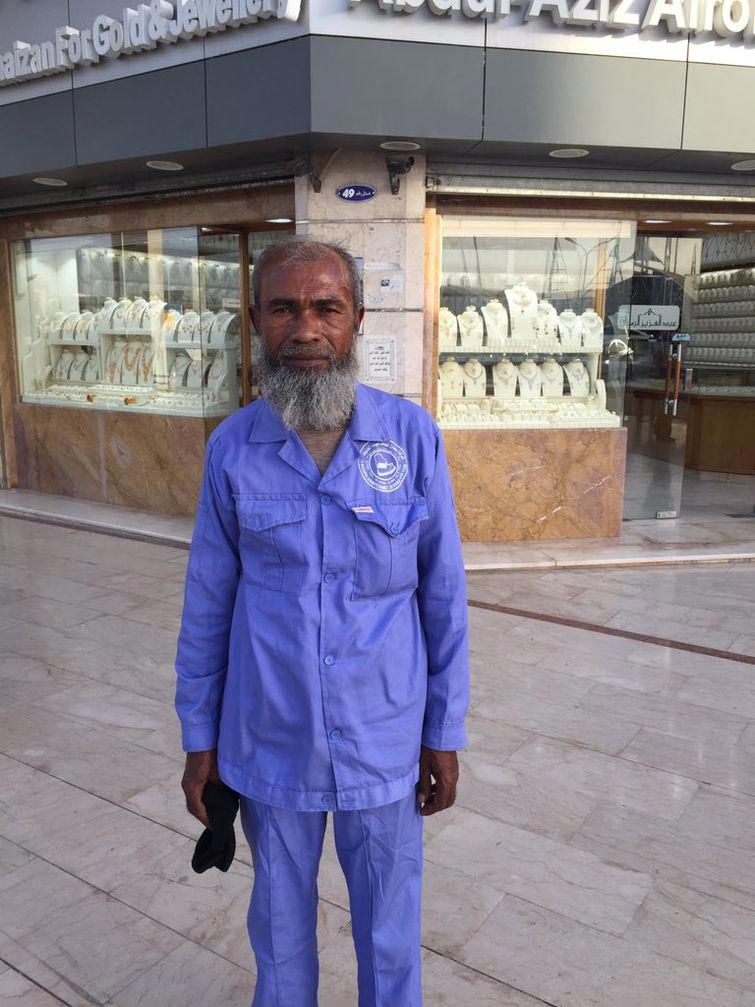 дворник высмеянный троллями, дворник смотрит на драгоценности