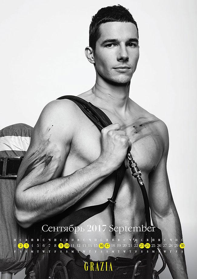 Российские пожарные разделись для календаря, российские пожарные в календаре МЧС