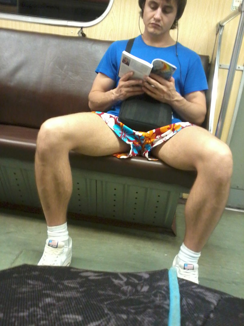 мода петербургского метро, мода метро, модники в транспорте, странные пассажиры метро 