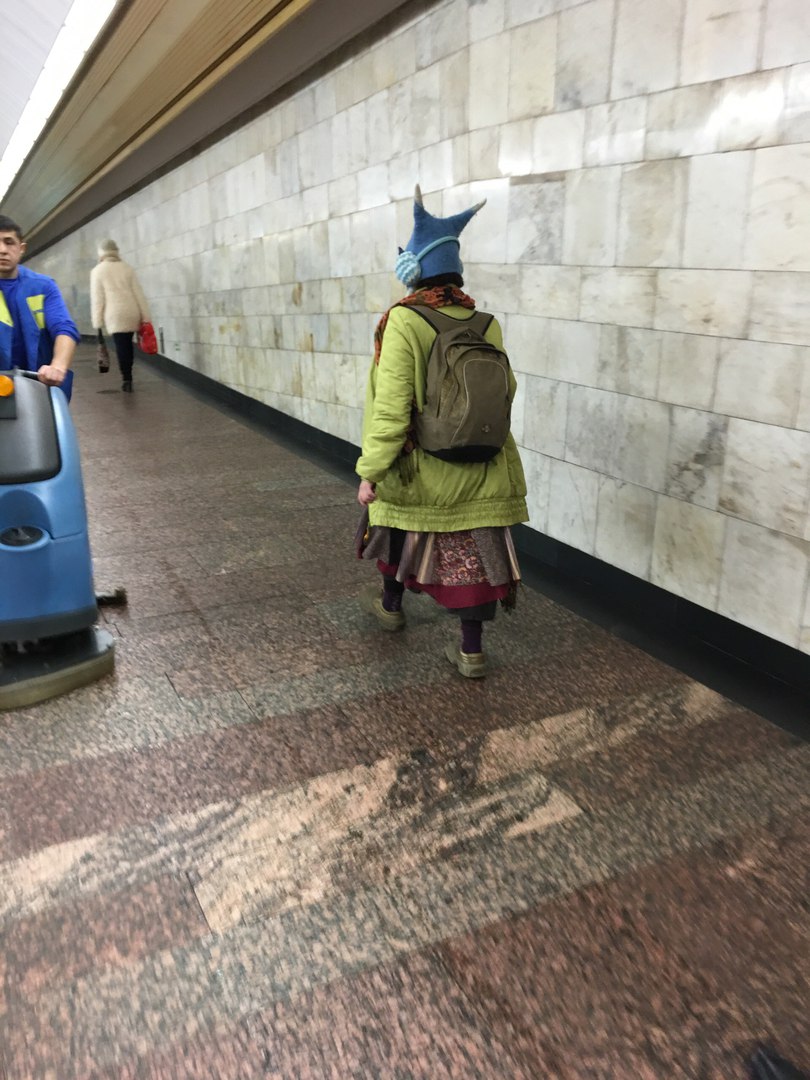 мода петербургского метро, мода метро, модники в транспорте, странные пассажиры метро 