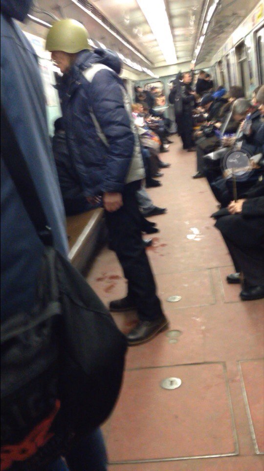 мода петербургского метро, мода метро, модники в транспорте, странные пассажиры метро 
