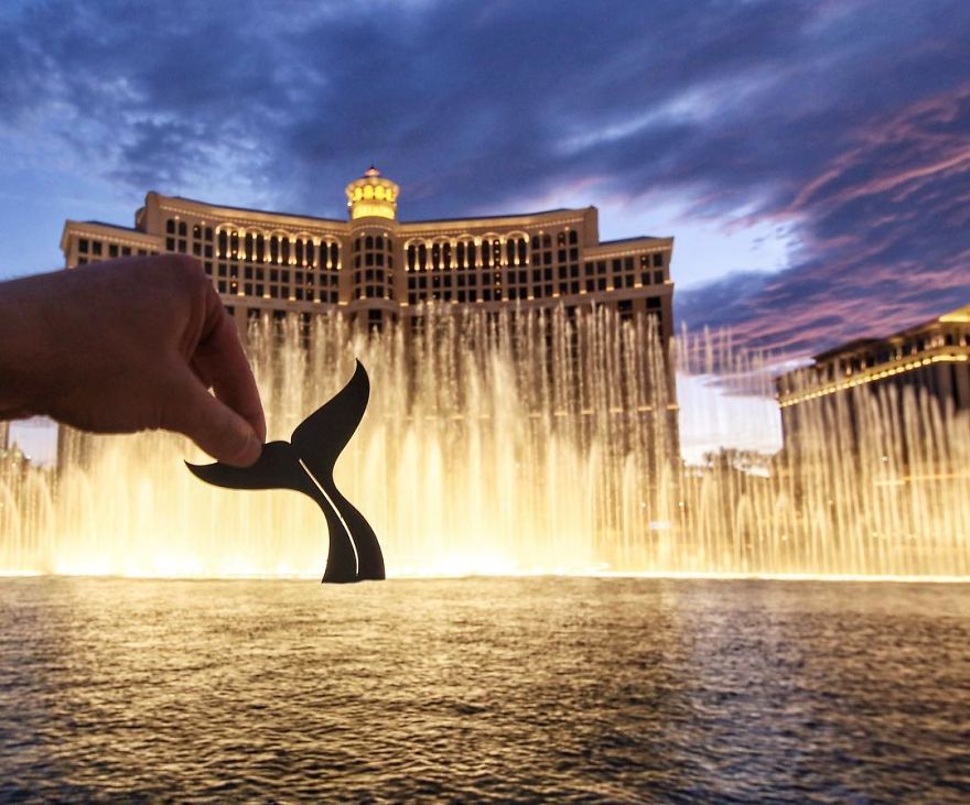 Фотограф дополняет достопримечательности бумажными трафаретами, Рич МакКор, Rich McCor