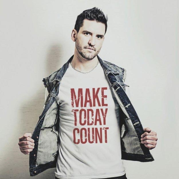 набил на руке более 120 имен из предсмертных записок, Робб Нэш, Robb Nash, тату на руке имена из предсмертных записок