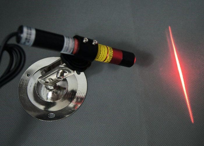 муж поделил кровать лазером, кроватные войны, борьба за место на кровати