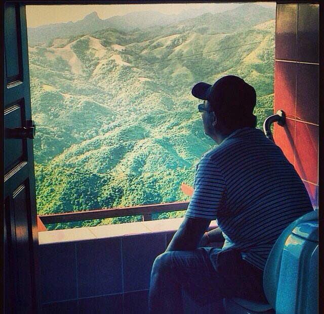 виды из туалетов, туалеты открываются потрясающие виды, туалеты с видом на природу, туалет с видом на город