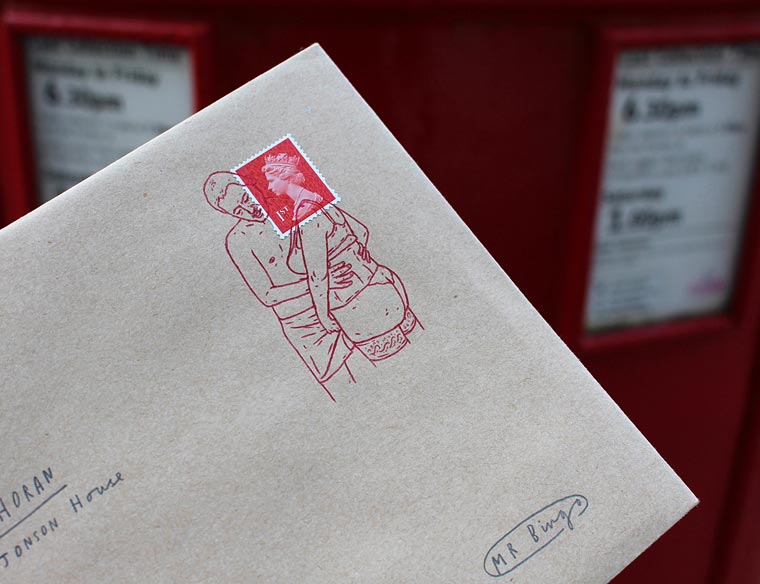 Мистер Бинго, Mr Bingo, Dirty Queen, Грязная королева, издевается над изображением королевы Англии