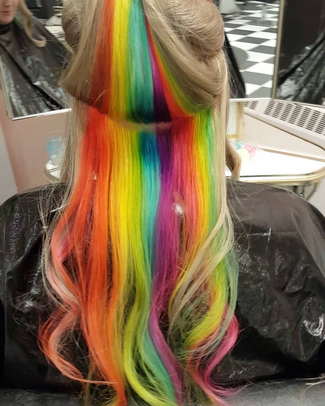 Радужные пряди волос