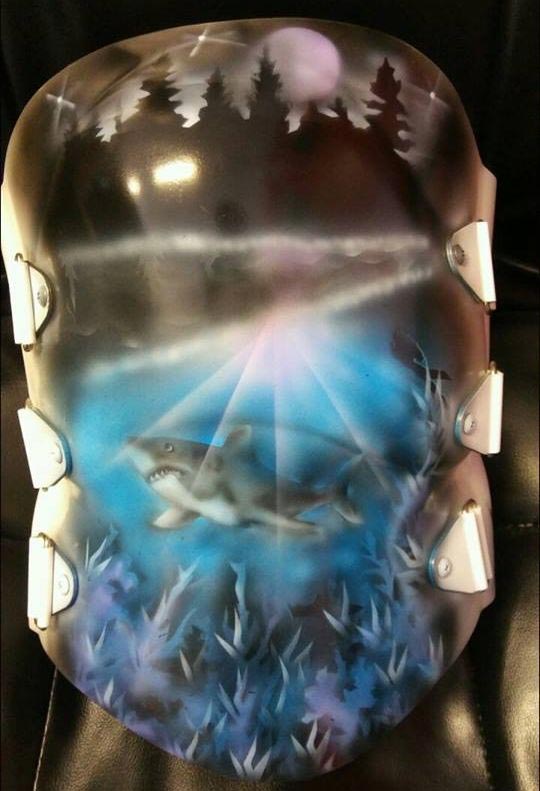 разукрасил ортопедический корсет, татуировщик аэрография медицинский корсет