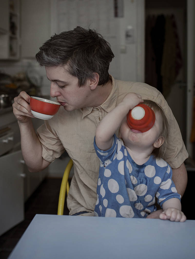 Тяжёлые будни шведских пап, взявших самый щедрый в мире отпуск по беременности и родам шведские папы, Йохан Бавман, Johan Bävman, Swedish Dads