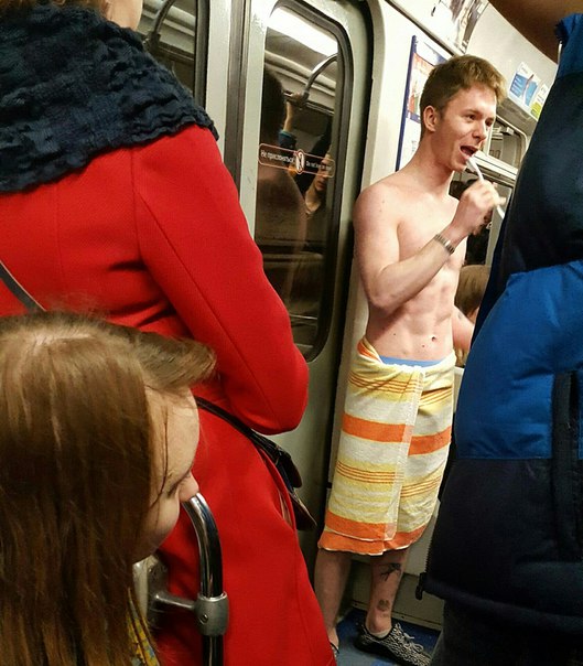 мода петербургского метро, мода метро, модники в транспорте, странные пассажиры метро 