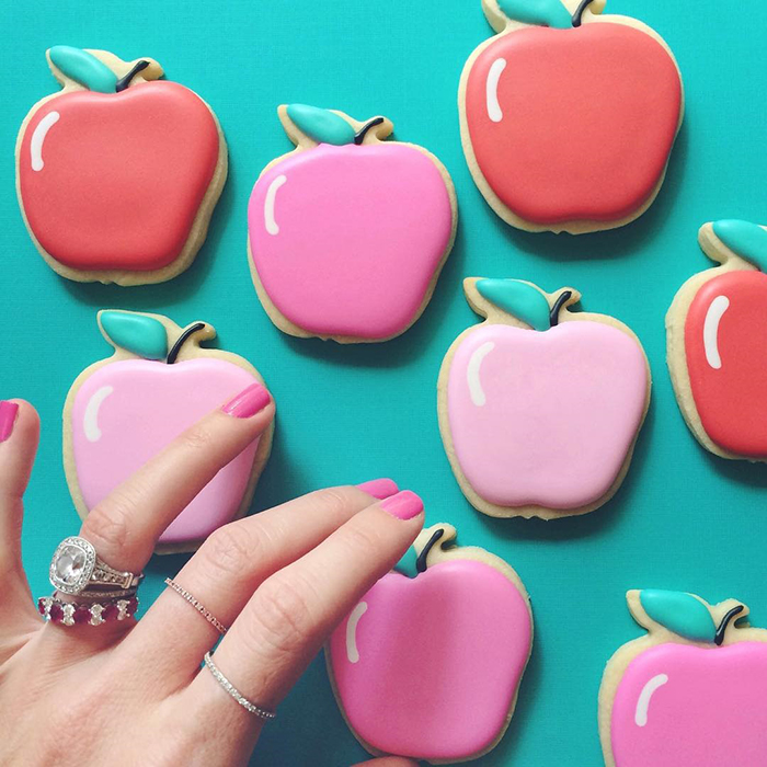 графический дизайнер печёт печенья, красивое печенье, Холли Фокс