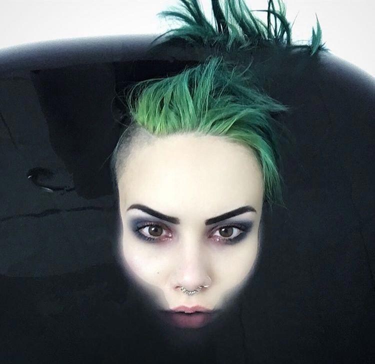 чёрная бомба для ванн, бомба для ванн чёрная вода, черный цвет бомба для ванн