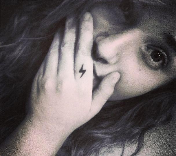 тату в стиле Гарри Поттера, тату Гарри Поттер люминесцентноая краска, секретная татуировка Гарри Поттер