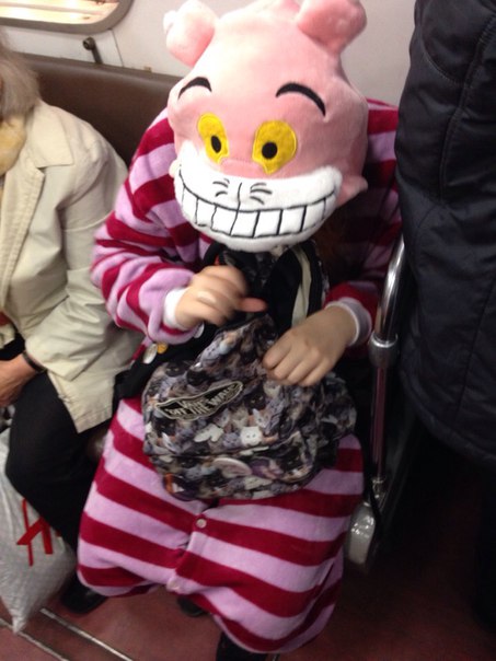 мода петербургского метро, мода метро, модники в транспорте, странные пассажиры метро 