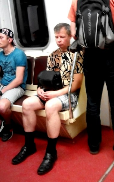 мода петербургского метро, мода метро, модники в транспорте, странные пассажиры метро 