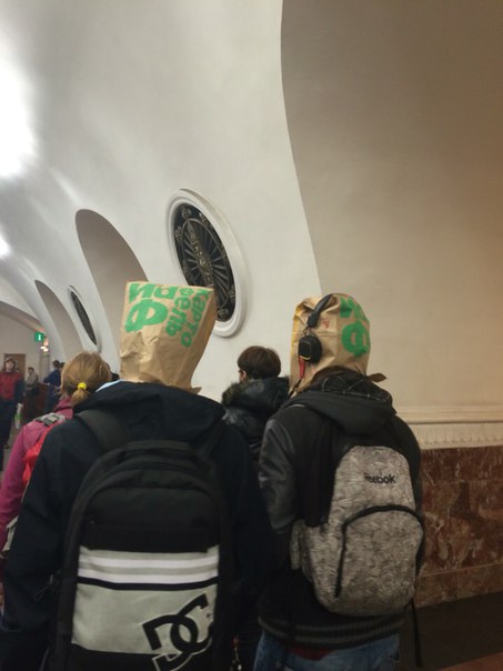 мода петербургского метро, мода метро, модники в транспорте, странные пассажиры метро 