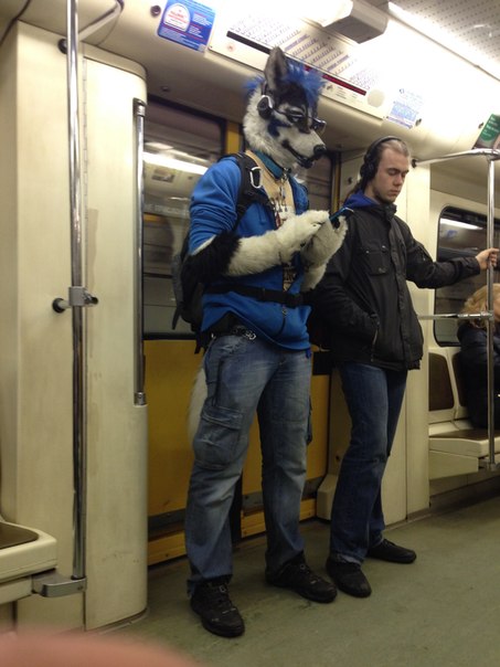 мода петербургского метро, мода метро, модники в транспорте, странные пассажиры метро 