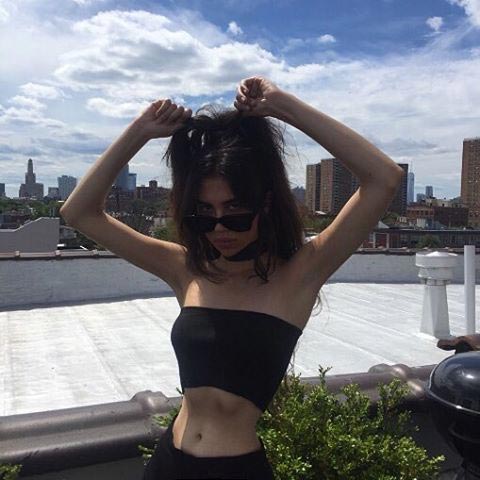 фолосы вместо футболки, Сара Бейджи, Sara Beygi, Madame Kush, девушка с длинными волосами