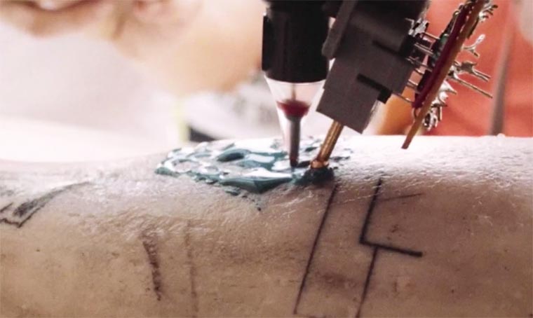 Тату-робот: первая татуировка сделанная роботом тату робот, первая татуировка сделанная роботом, Appropriate Audiences, Пьер Эмм, Йохан Де Сильвейр