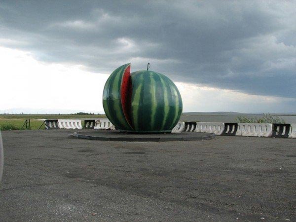 необычные памятники России, нелепые памятники России