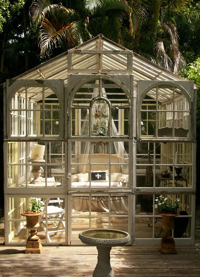 женский эквивалент мужского гаража, женское пространство, место для отдыха женщин