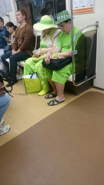 мода петербургского метро, мода метро, модники в транспорте, странные пассажиры метро 