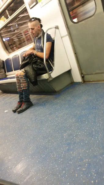 мода петербургского метро, мода метро, модники в транспорте, странные пассажиры метро 
