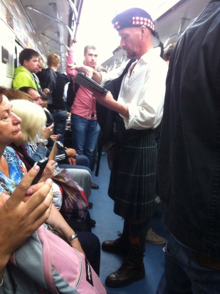 мода петербургского метро, мода метро, модники в транспорте, странные пассажиры метро 