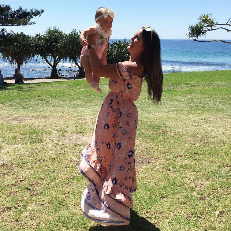 Фитнес-мама призвала других новоиспеченных мам терпимее относиться к их постродовым телам терпимее относиться к их постродовым телам, фитнес-мама