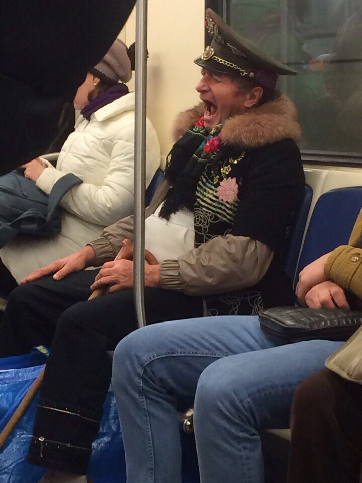 мода петербургского метро, мода метро, модники в транспорте, странные пассажиры метро 