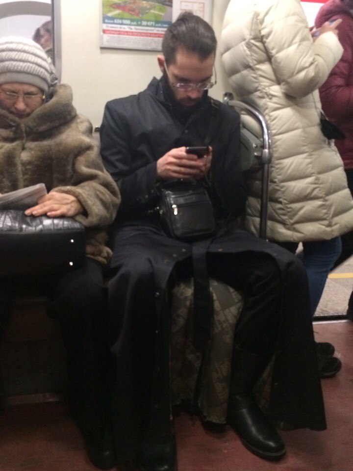 мода петербургского метро, мода метро, модники в транспорте, странные пассажиры метро 