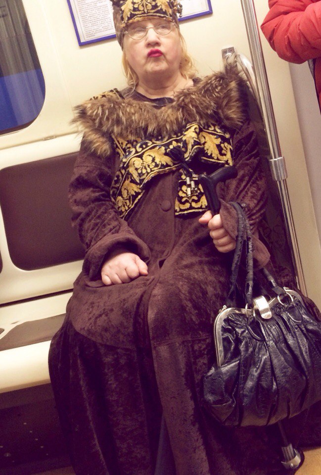 мода петербургского метро, мода метро, модники в транспорте, странные пассажиры метро 