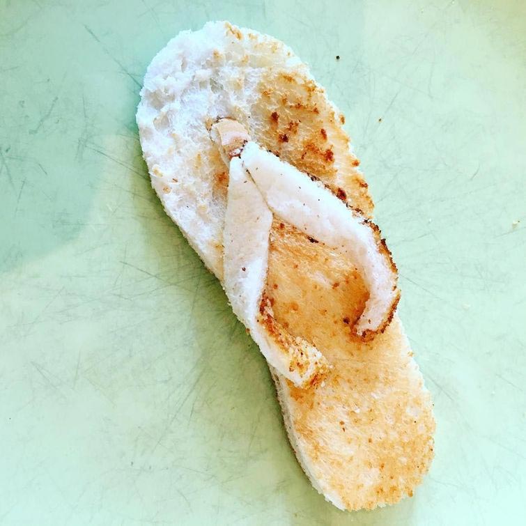 Папа создаёт умопомрачительные скульптуры из тостов для своей дочери с пищевой аллергией скульптуры из тостов, папа делает фигуры из тостов, скульптуры из тостов для дочери с пищевой аллергией