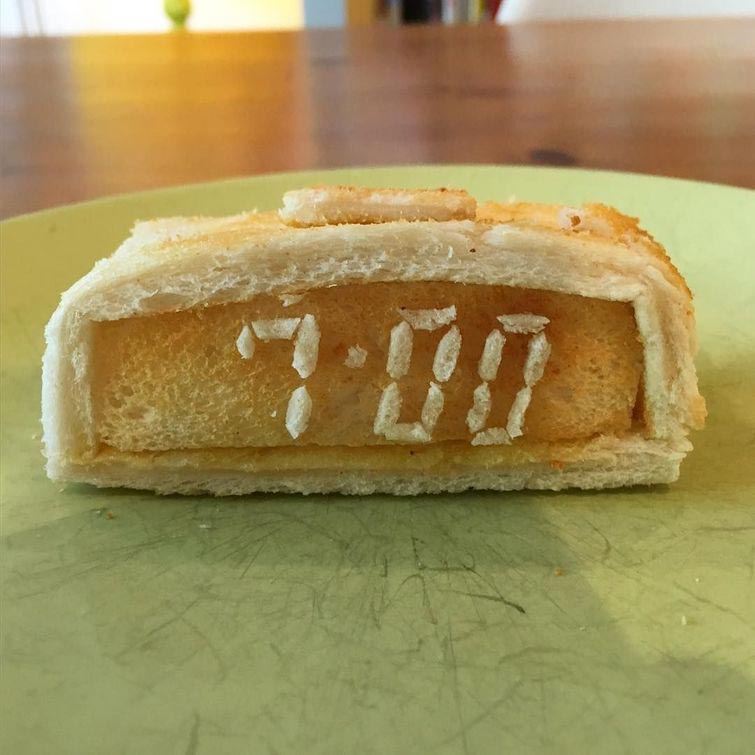 Папа создаёт умопомрачительные скульптуры из тостов для своей дочери с пищевой аллергией скульптуры из тостов, папа делает фигуры из тостов, скульптуры из тостов для дочери с пищевой аллергией