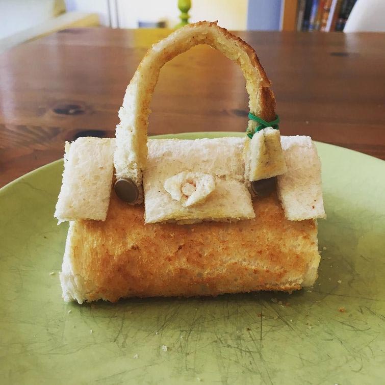 Папа создаёт умопомрачительные скульптуры из тостов для своей дочери с пищевой аллергией скульптуры из тостов, папа делает фигуры из тостов, скульптуры из тостов для дочери с пищевой аллергией