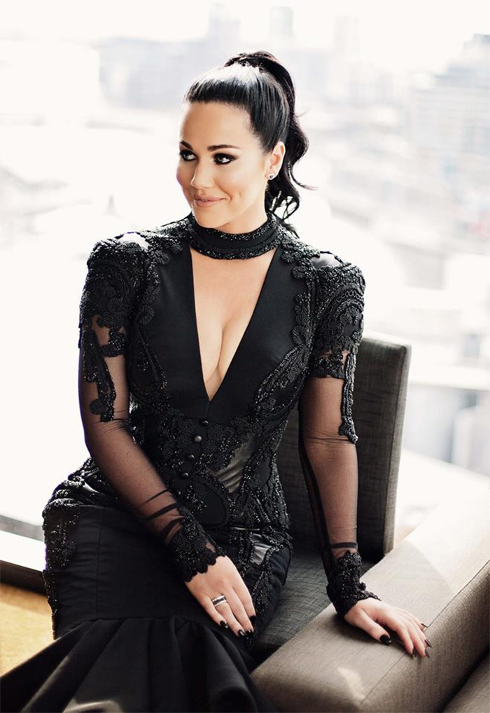 чёрное свадебное платье, невеста пошла под венец в чёрном платье